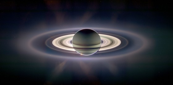 　　土星食の日にカッシーニによって撮影された土星の環の全景　Wikipediaより引用